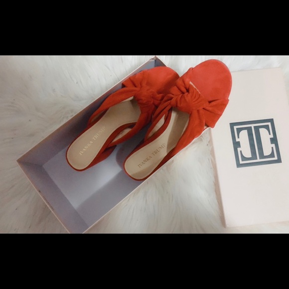 Ivanka Trump Red Suede Slip On 👠👠 - Picture 3 of 7